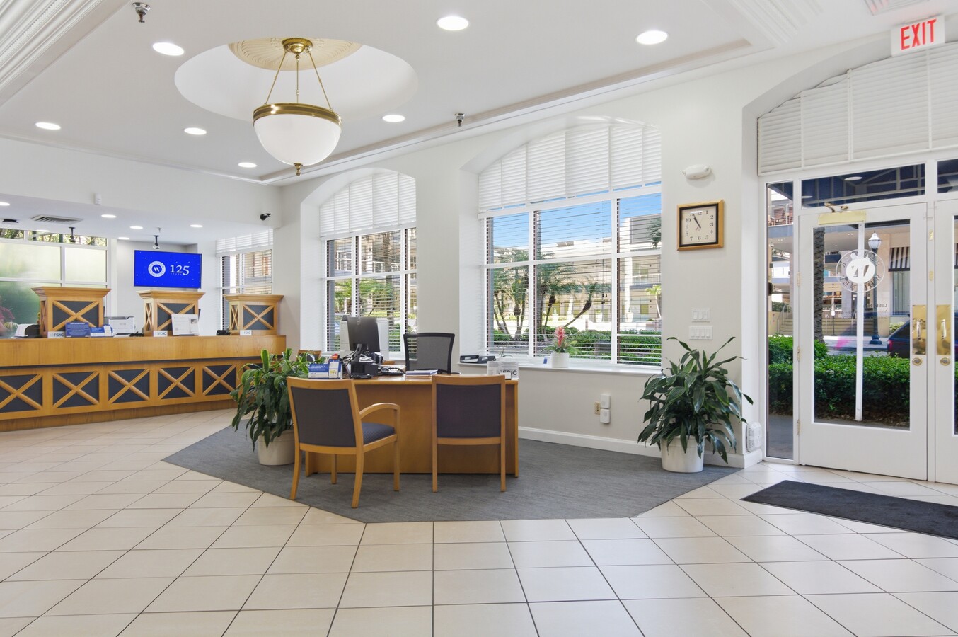 100 2nd Ave N, Saint Petersburg, FL 33701 - Unité 100 -  - Photo intérieure - Image 1 of 3