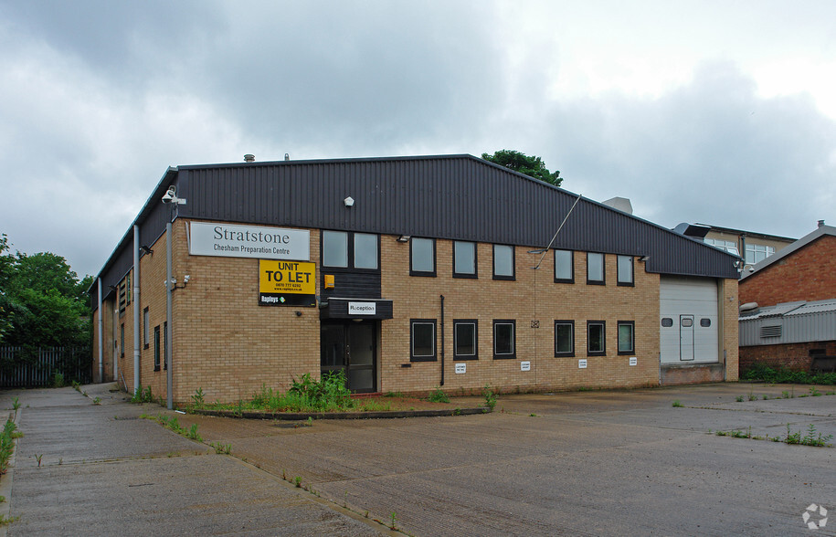 216 Bellingdon Rd, Chesham for lease - Primary Photo - Image 1 of 3