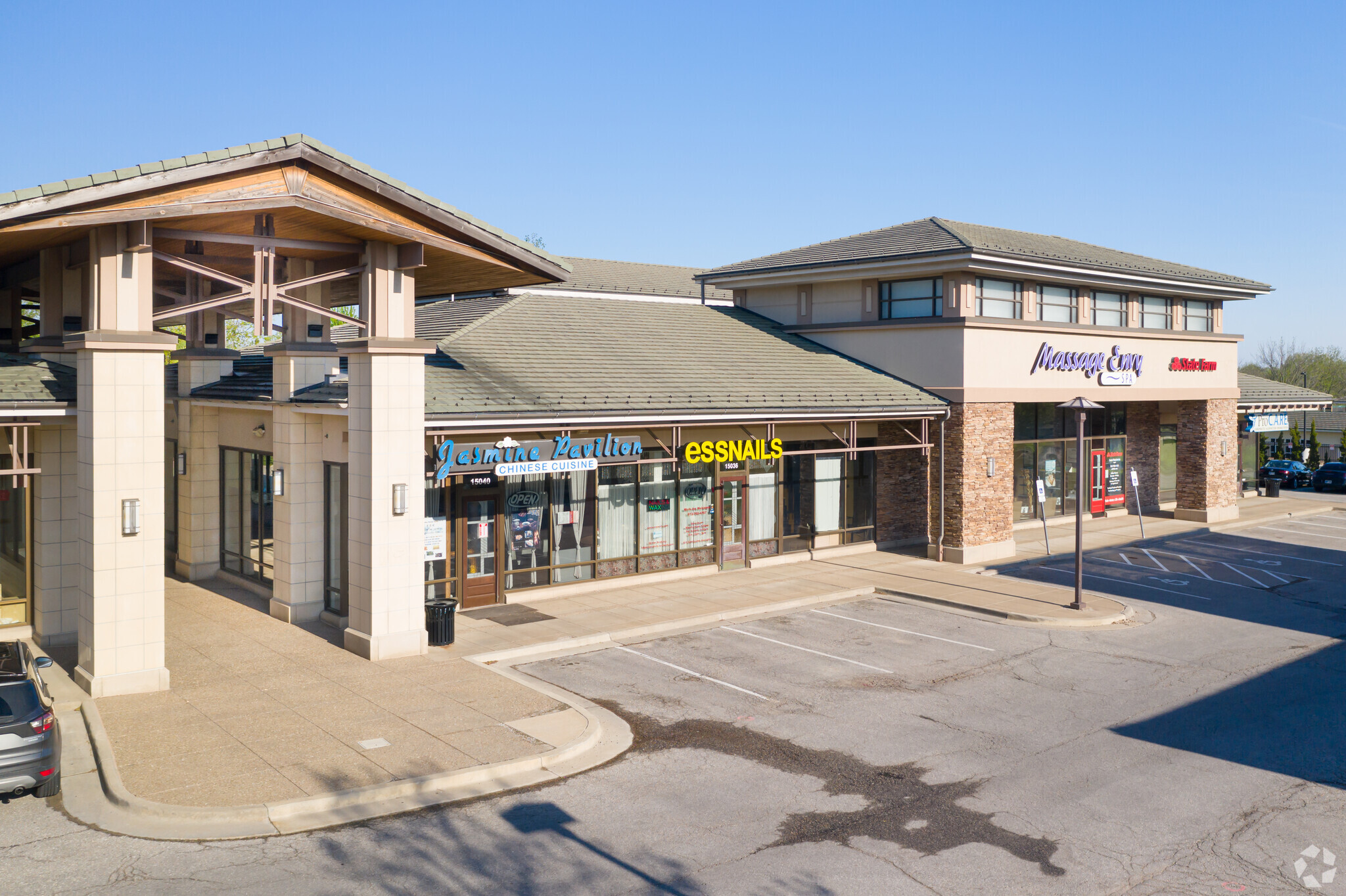 15024-15040 S Blackbob Rd, Olathe, KS for lease Building Photo- Image 1 of 7