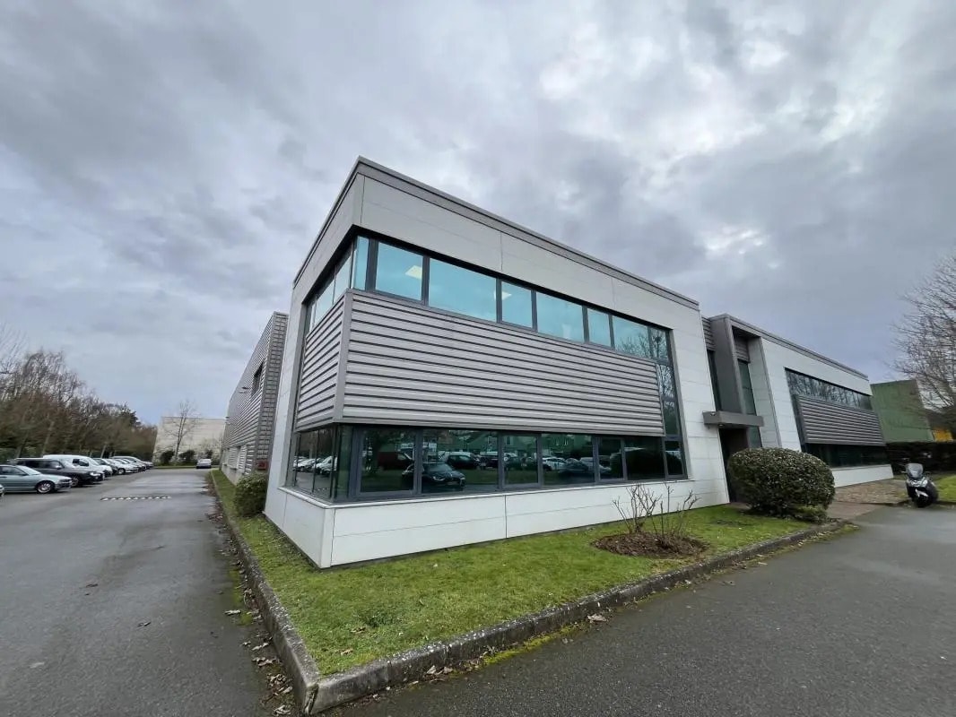 Office in Guyancourt for lease Primary Photo- Image 1 of 7