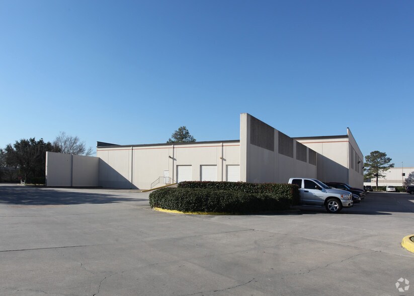16440 Air Center Blvd, Houston, TX à louer - Photo du bâtiment - Image 2 de 2