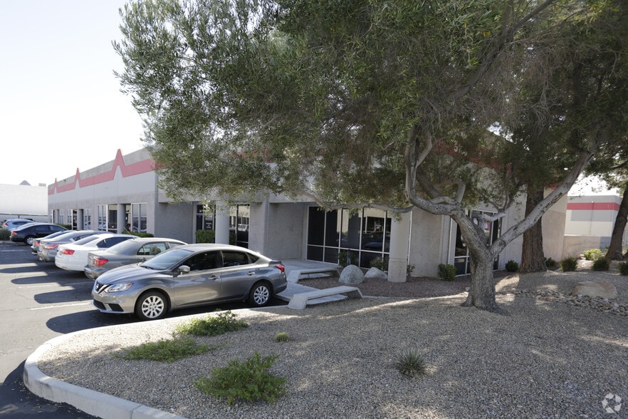 5110 S Valley View Blvd, Las Vegas, NV à louer - Photo du bâtiment - Image 3 de 13