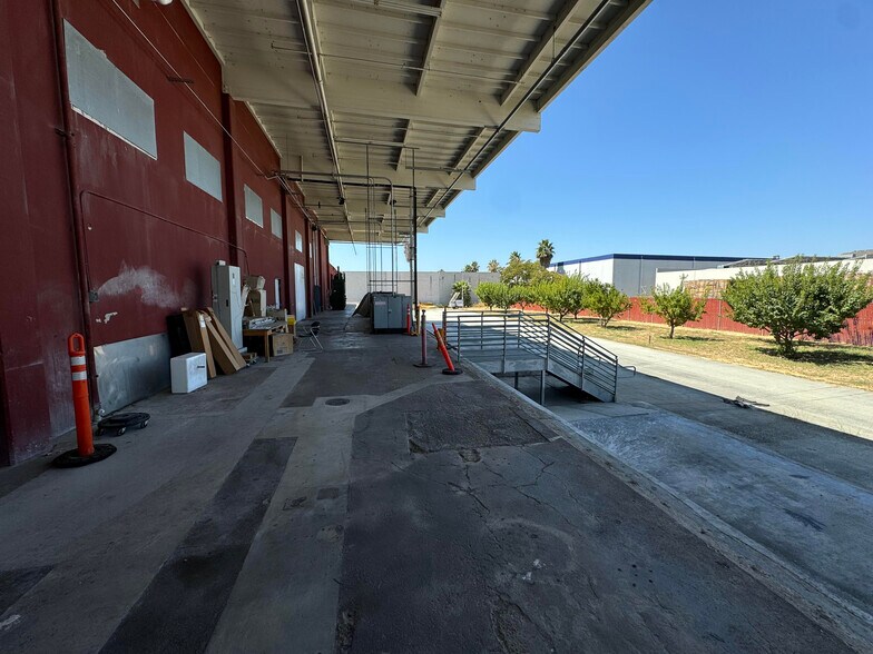 1885 Las Plumas Ave, San Jose, CA à vendre - Photo du bâtiment - Image 2 de 47