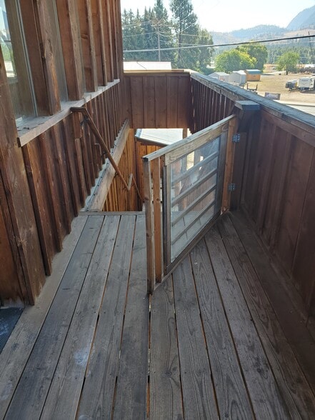 900 E Methow Valley Hwy, Twisp, WA for sale - Building Photo - Image 2 of 6