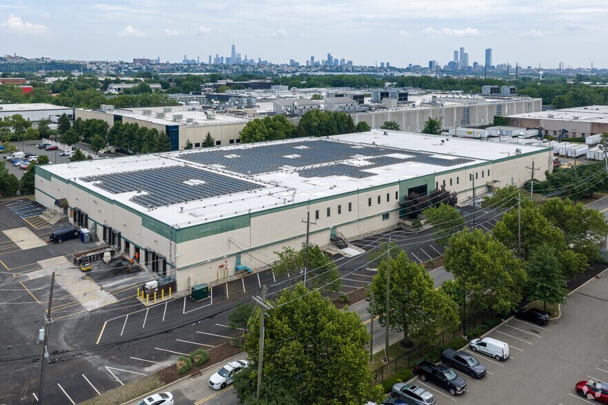 80-90 Enterprise Ave, Secaucus, NJ à louer - Photo du bâtiment - Image 2 de 3