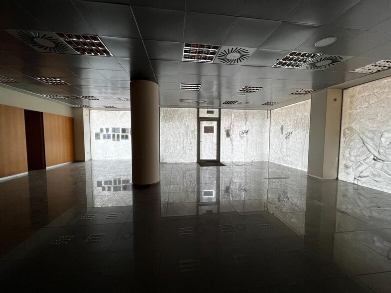 Retail in València, Valencia for sale - Interior Photo - Image 2 of 11