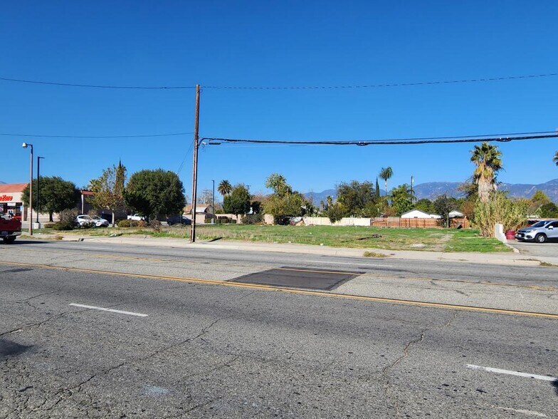 1256 W Base Line St, San Bernardino, CA à louer - Photo du bâtiment - Image 2 de 5
