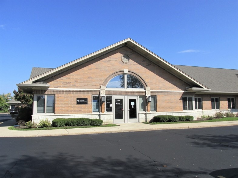 2214 Huntington Dr N, Algonquin, IL à vendre - Photo du bâtiment - Image 2 de 7