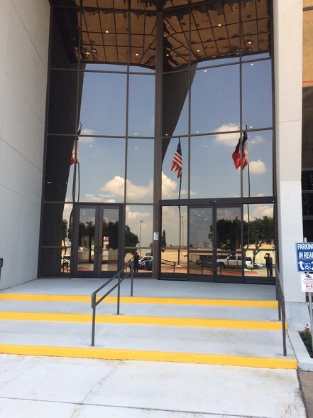 1800 Teague Dr, Sherman, TX for lease - Building Photo - Image 3 of 34