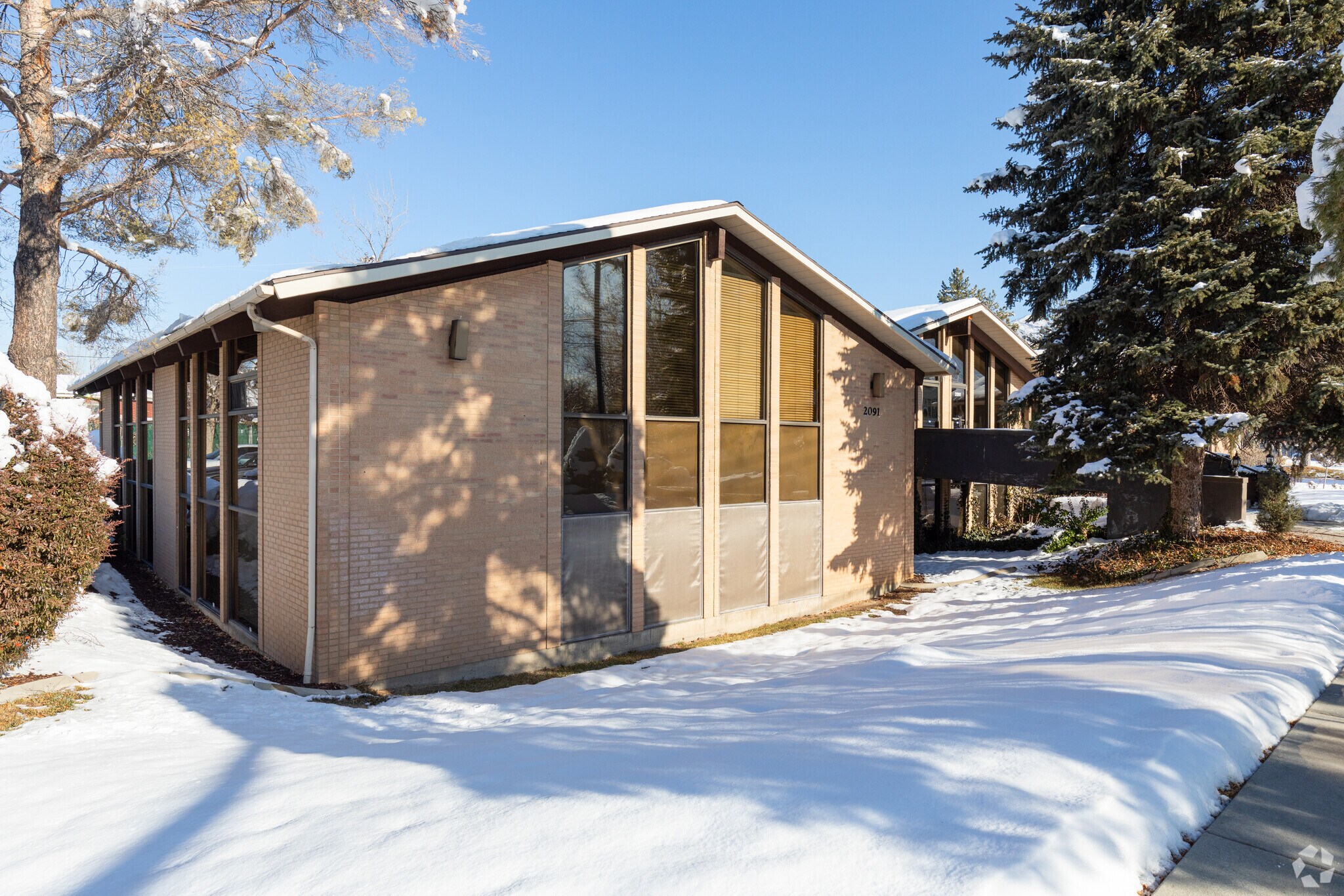 2091 E Murray Holladay Rd, Holladay, UT à louer Photo du bâtiment- Image 1 de 5