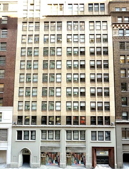 261 W 35th St, New York, NY à louer - Photo du bâtiment - Image 3 de 8