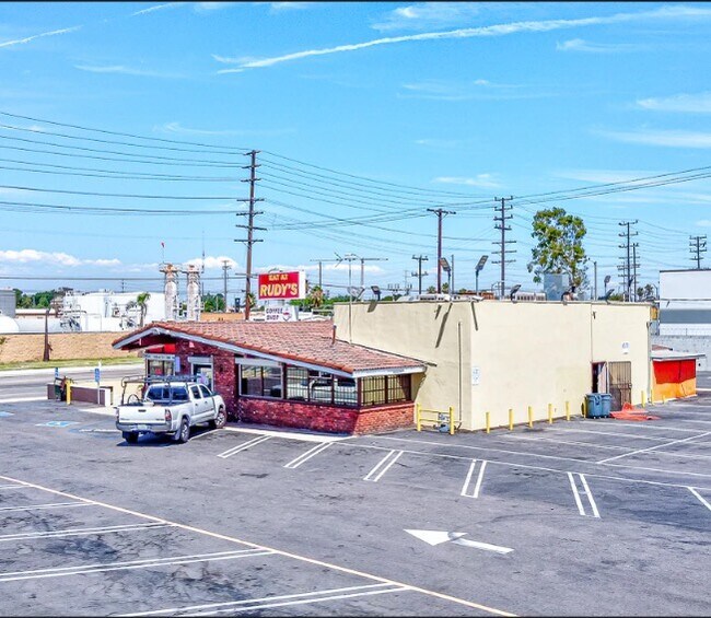 More details for 558 E Anaheim St, Wilmington, CA - Retail for Sale