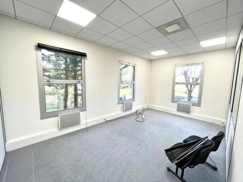 Office in Saint-Germain-en-Laye for lease - Interior Photo - Image 3 of 7