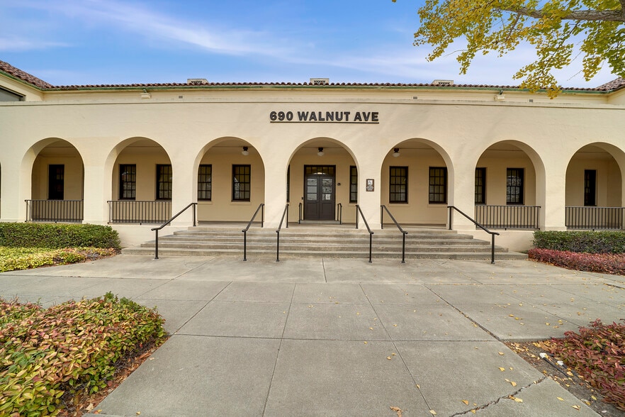 690 Walnut Ave, Vallejo, CA à louer - Photo du bâtiment - Image 1 de 7