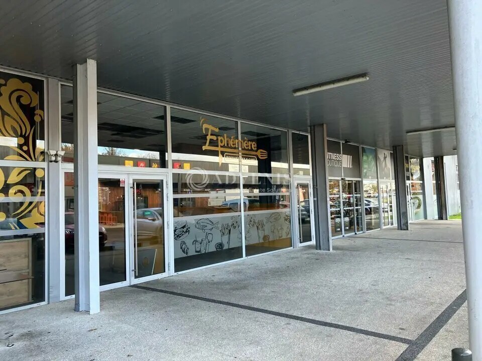 Retail in Mérignac for lease Building Photo- Image 1 of 6