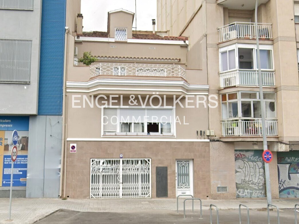 Immeuble residentiel dans Sant Adrià de Besòs, Barcelona à vendre Photo principale- Image 1 de 5