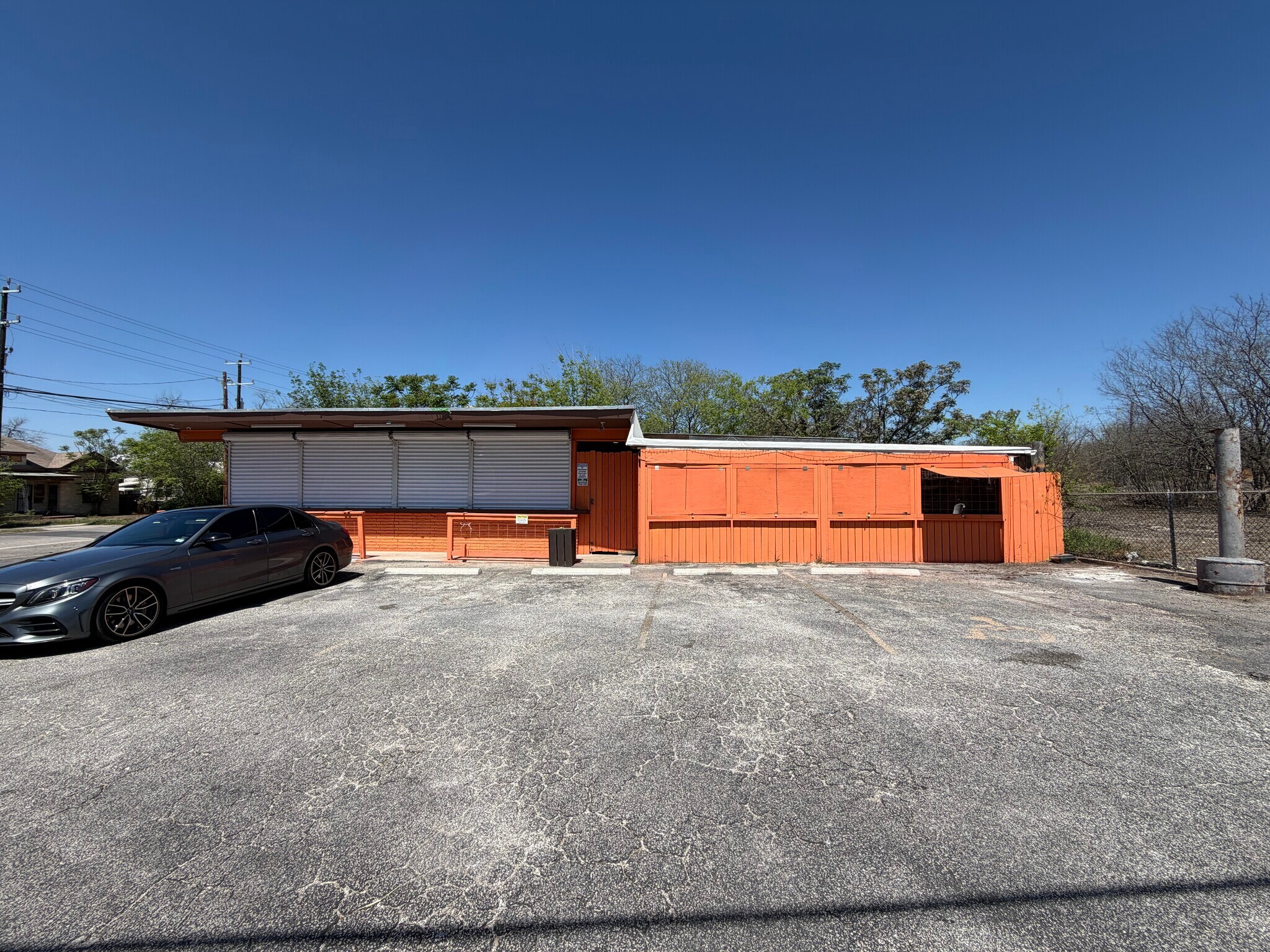 1701 E Houston St, San Antonio, TX à louer Photo principale- Image 1 de 12