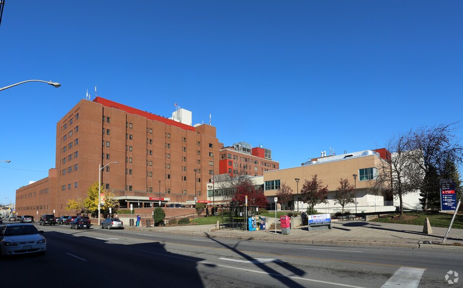 237 Barton St E, Hamilton, ON à vendre - Photo principale - Image 1 de 1