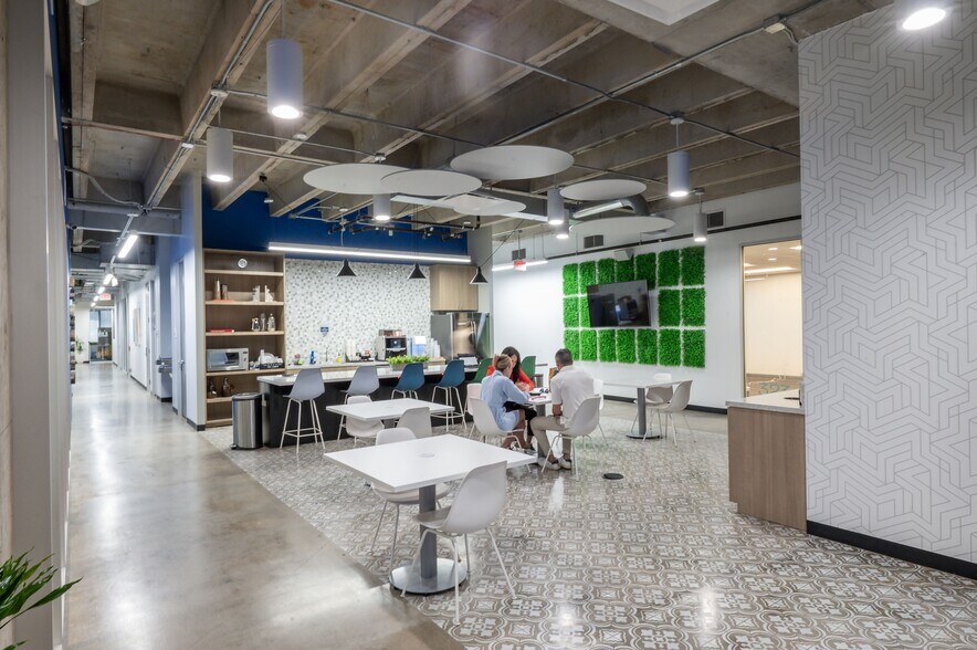 5757 Woodway Dr, Houston, TX à louer - Photo du bâtiment - Image 2 de 11