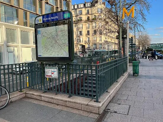 Bureau dans Neuilly-sur-Seine à vendre - Photo du bâtiment - Image 1 de 3