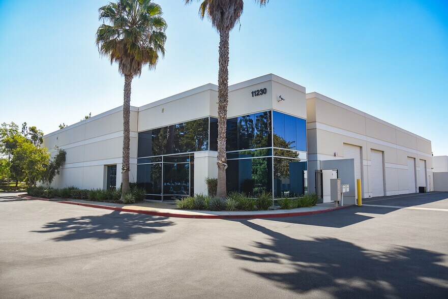 11230 Grace Ave, Fountain Valley, CA à louer - Photo du bâtiment - Image 2 de 2