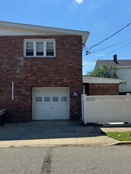 244 Maple Pl, Mineola, NY for lease - Building Photo - Image 2 of 9