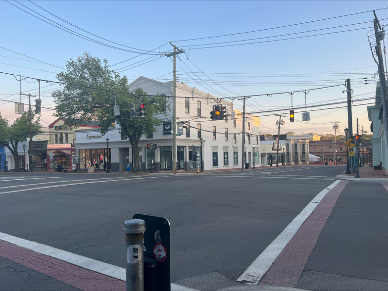 263 Main St, Huntington, NY for lease - Building Photo - Image 3 of 7