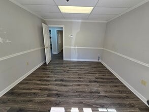 700 Old Roswell Lakes Pky, Roswell, GA for lease Interior Photo- Image 2 of 12