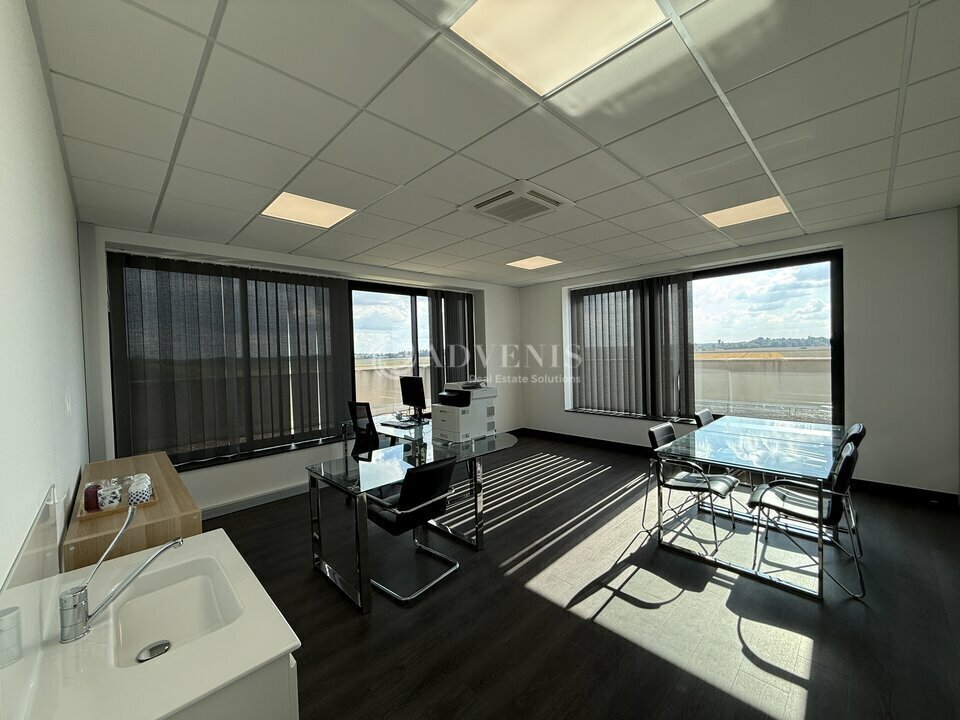 Office in Jossigny for lease Interior Photo- Image 1 of 7