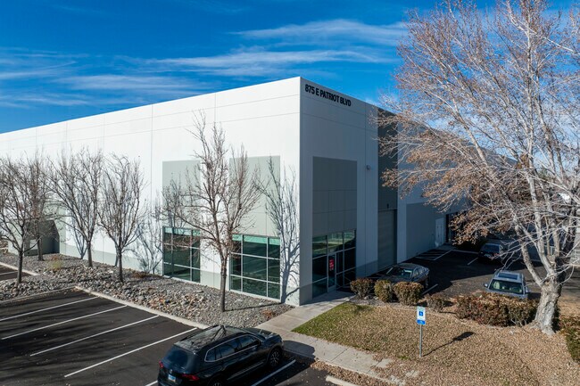 Plus de détails pour 875 E Patriot Blvd, Reno, NV - Industriel à louer