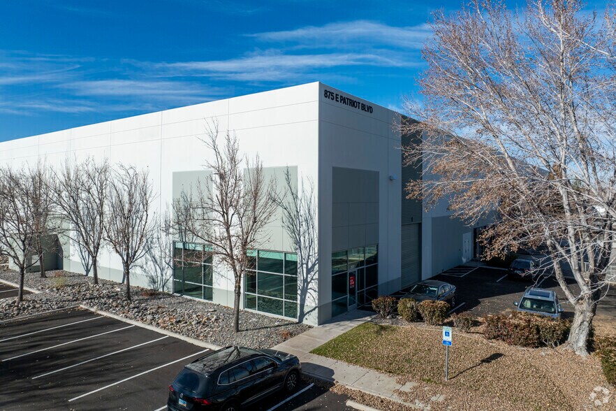875 E Patriot Blvd, Reno, NV à louer - Photo principale - Image 1 de 4
