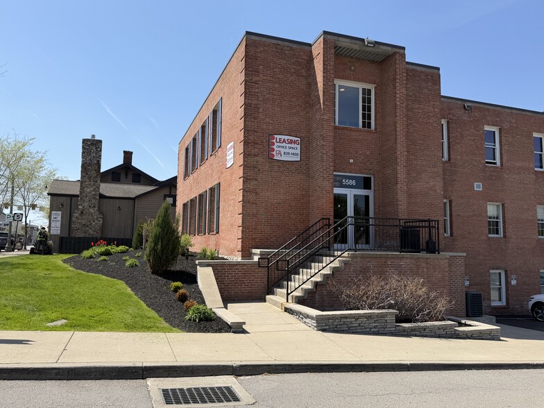 5586 Main St, Williamsville, NY for lease - Building Photo - Image 3 of 10