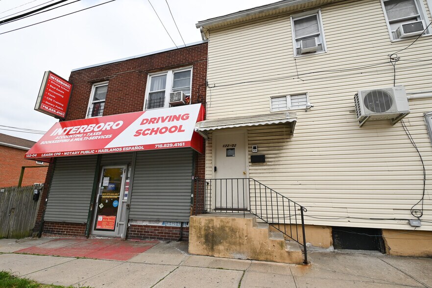 901 College Point Blvd, Flushing, NY à vendre - Photo du bâtiment - Image 3 de 6