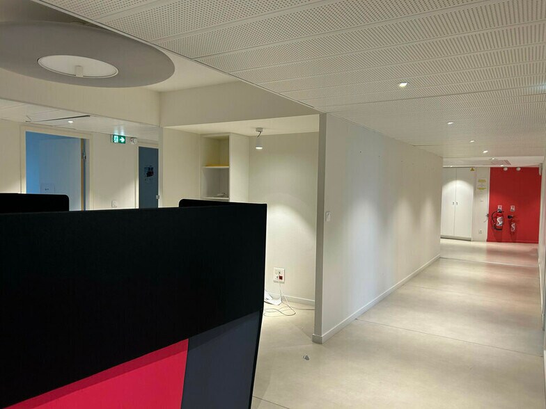 Office in Lyon for sale - Interior Photo - Image 3 of 12