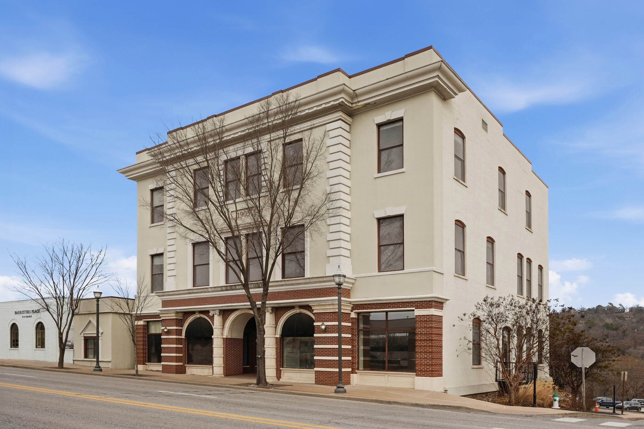 2 N College Ave, Fayetteville, AR for lease Building Photo- Image 1 of 19