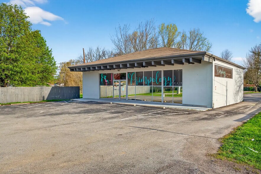 4931 W Pages Ln, Louisville, KY à vendre - Photo du bâtiment - Image 3 de 25