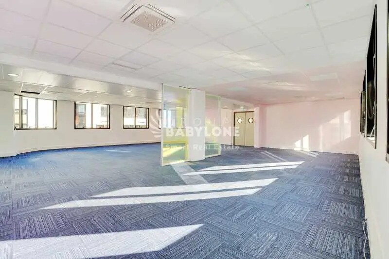 Office in Levallois-Perret for lease Interior Photo- Image 1 of 13