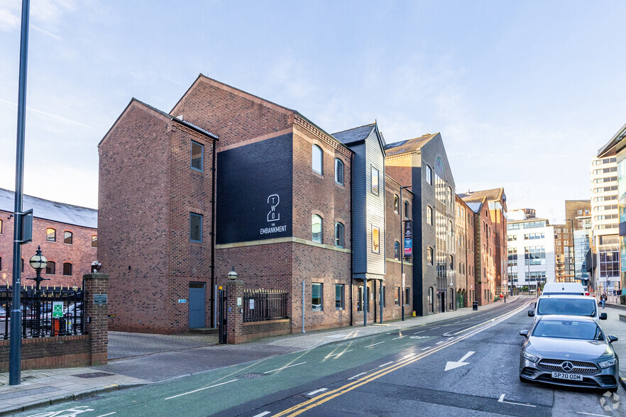 2 The Embankment, Leeds for lease - Primary Photo - Image 1 of 2