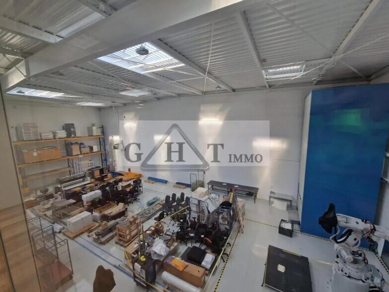 Commerce de détail dans Ivry-sur-Seine à louer - Photo du bâtiment - Image 1 de 6