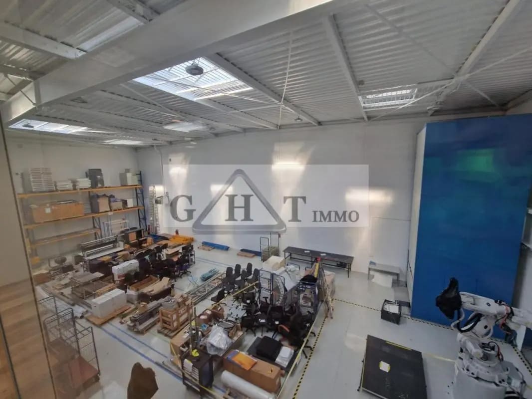 Retail in Ivry-sur-Seine for lease Building Photo- Image 1 of 7