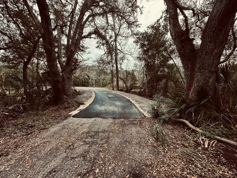 1676 Hermosa Dr, Palm Harbor, FL à vendre - Photo du bâtiment - Image 3 de 16