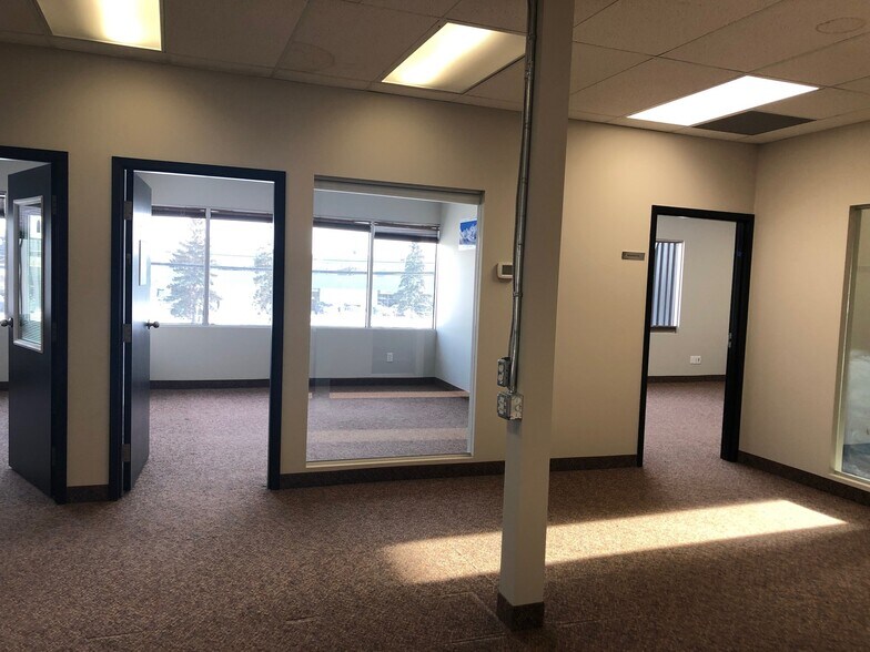 2935-2947 19th St NE, Calgary, AB à louer - Photo intérieure - Image 3 de 14