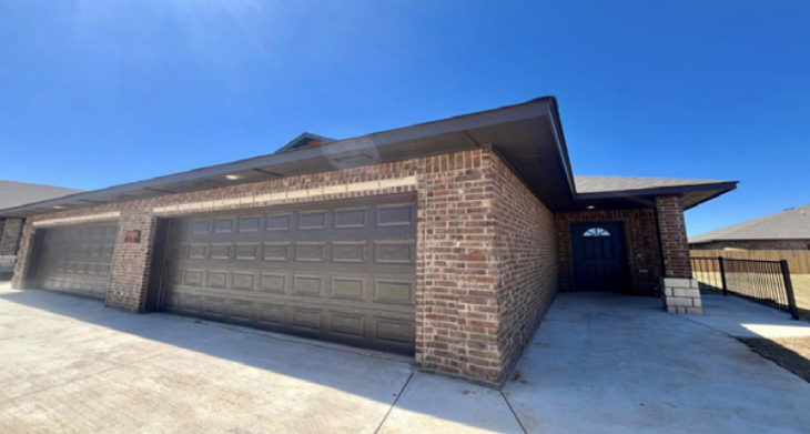 7525 Wild Flower Way, Oklahoma City, OK for sale - Building Photo - Image 2 of 2