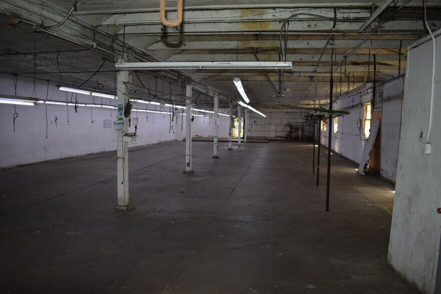 4862 Compton Ave, Los Angeles, CA à louer - Photo du bâtiment - Image 3 de 9