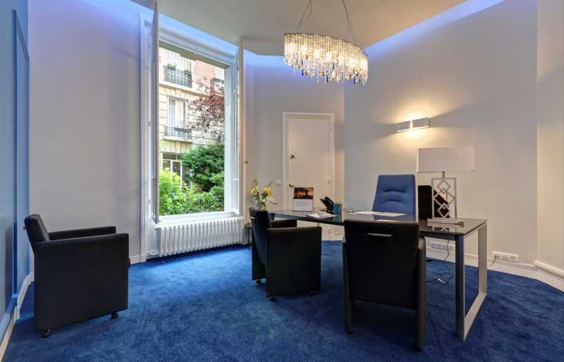 88-90 Avenue Niel, Paris à vendre - Photo du bâtiment - Image 2 de 22