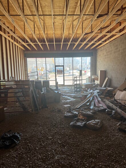 895 S State St, North Vernon, IN à louer - Photo du bâtiment - Image 2 de 6