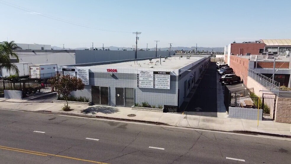 13026 Saticoy St, North Hollywood, CA à louer - Photo du bâtiment - Image 3 de 12