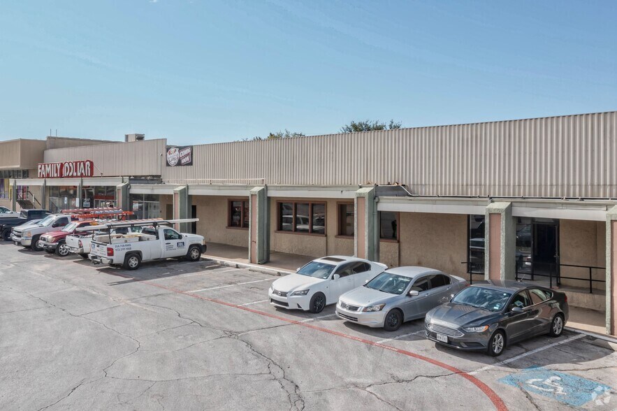 2550-2627 Jefferson Blvd, Dallas, TX for lease - Building Photo - Image 2 of 7