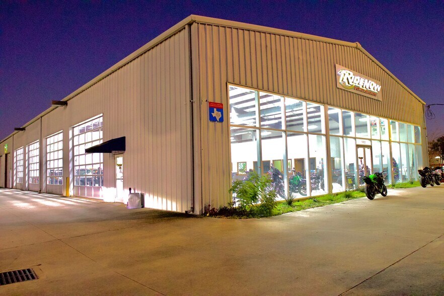 14902 N Fwy Service Rd, Houston, TX à vendre - Photo du bâtiment - Image 2 de 52