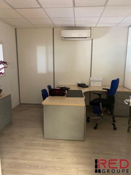 Office in Gardanne for lease - Interior Photo - Image 2 of 5